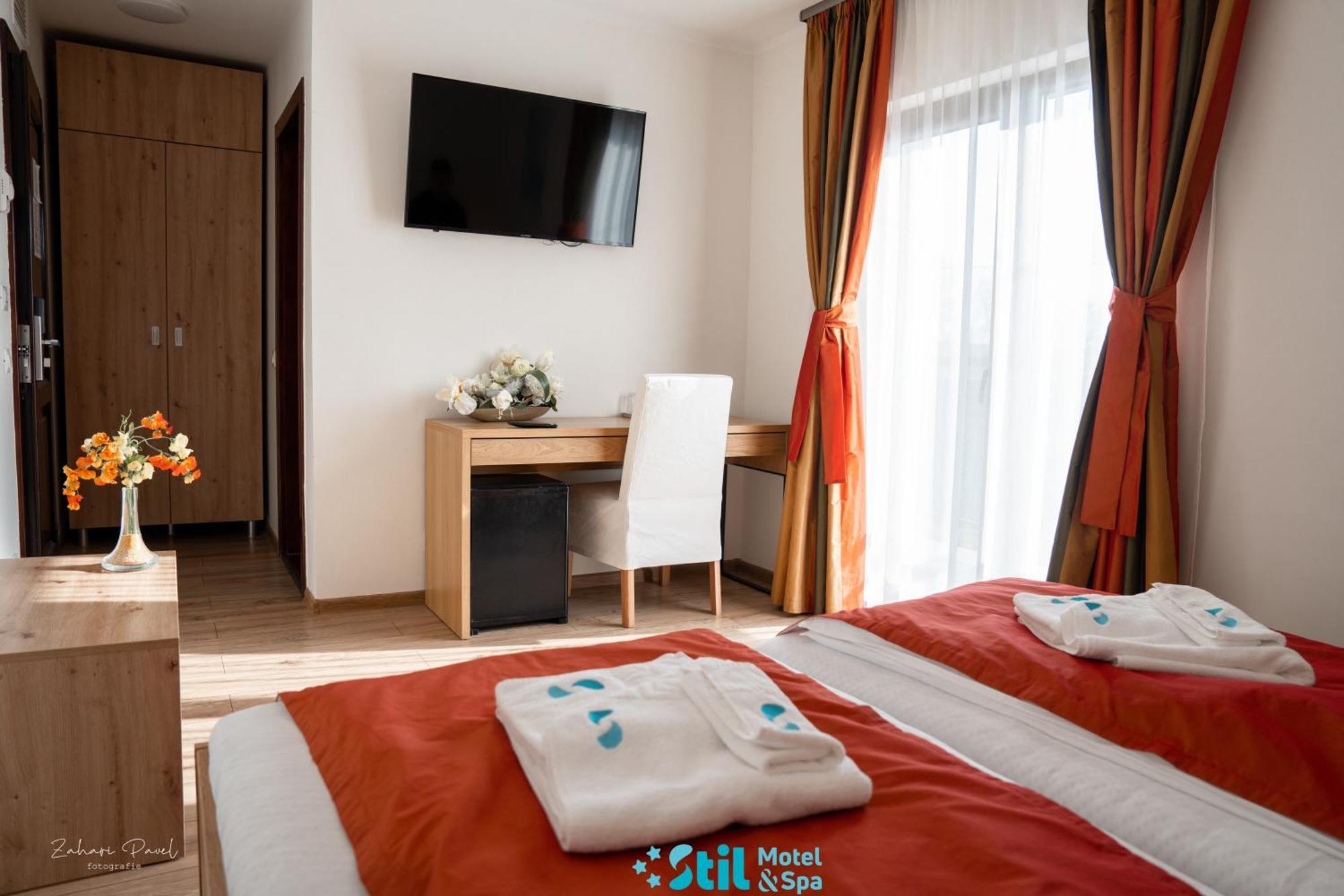 Stil Motel & Spa Tasnad Exterior photo